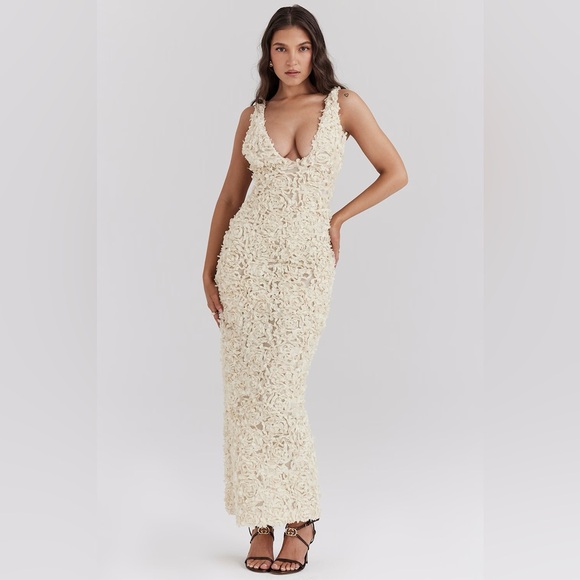 NWOT House of CB CARENA CREME PLUNGE FLORAL APPLIQUÉ MAXI DRESS - Picture 2 of 13